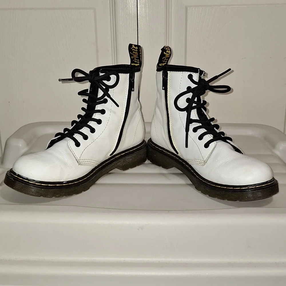 Dr. Martens combat boot - 3 - white/black